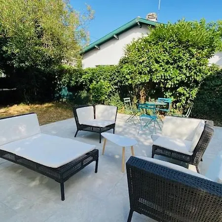 Appartement Douillet Avec Terrasse Talence Esterno foto